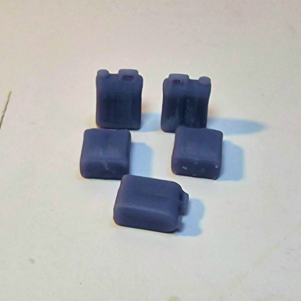 1:35 Plastic Oil Bottles