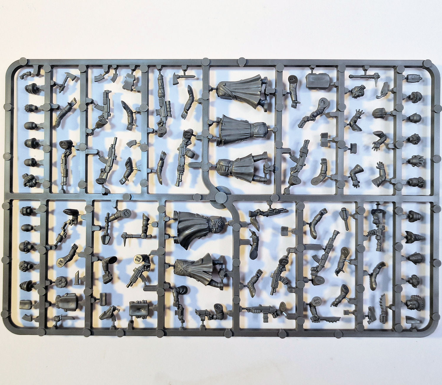 North Star Stargrave Scavengers 2 figures 1:56 (28mm)