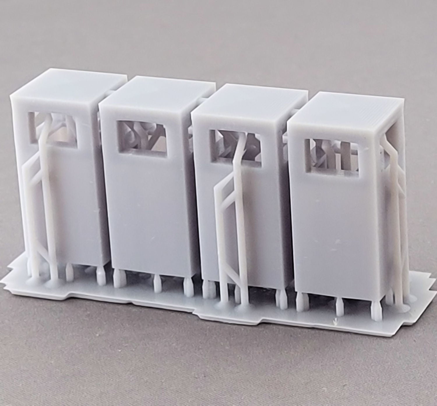 1:35th Trash bins for dioramas