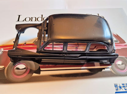 Aoshima 1:12 London Black Cab