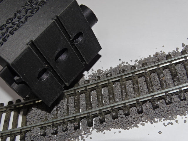 Bottle ballast spreader with on-off control 00/H0 gauge