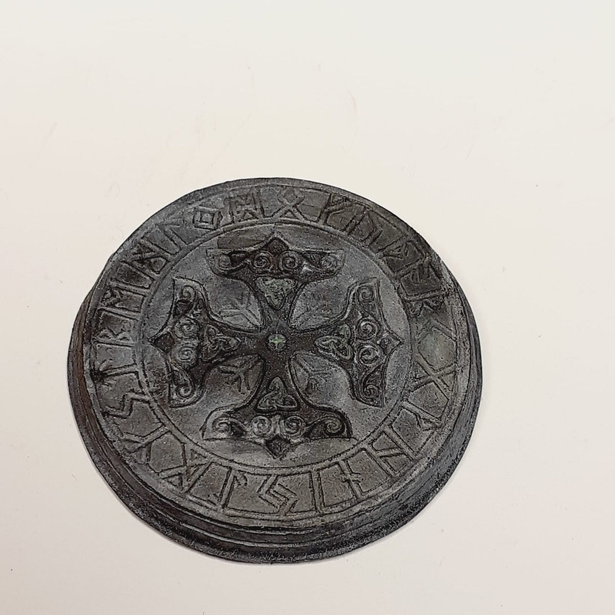 BA0011: 32mm Runic Futhark Cros