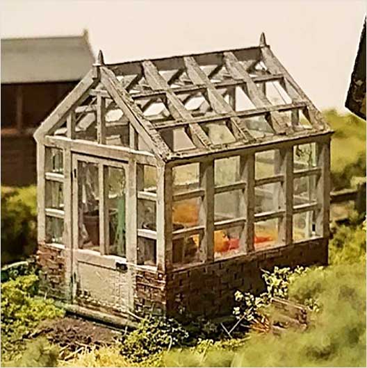 OO Scale Wooden-Framed Greenhouse