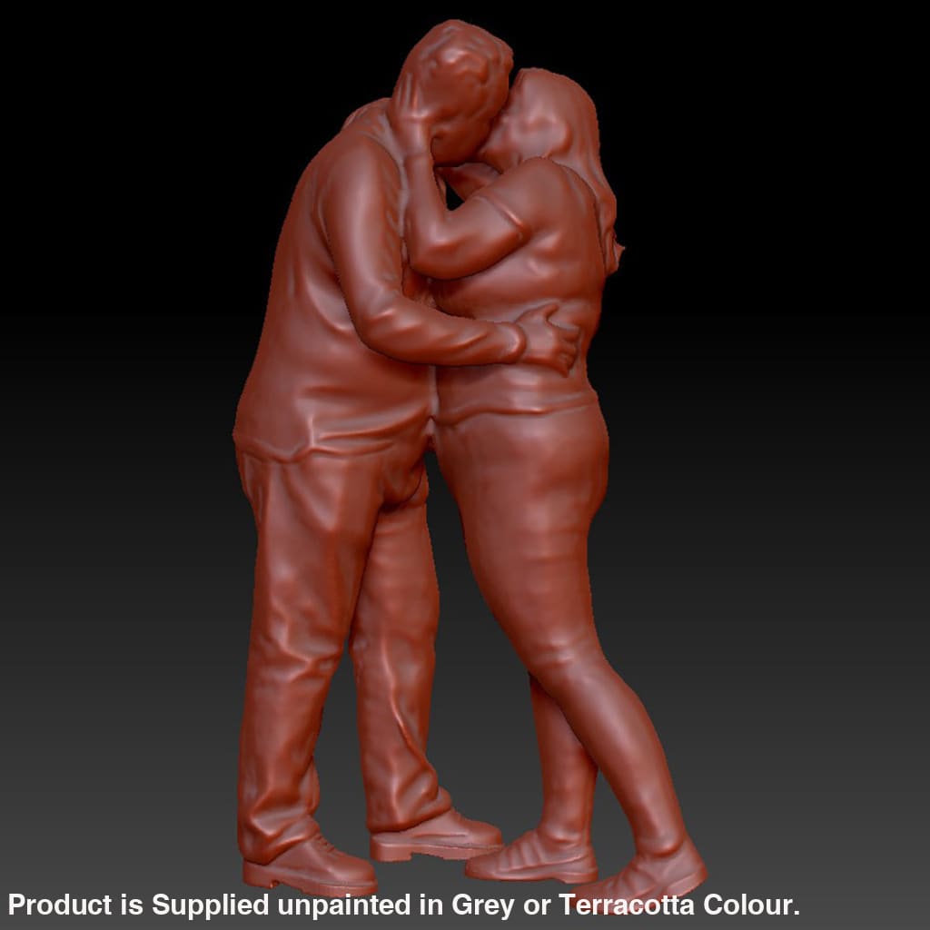 DSP261 Couple Kissing