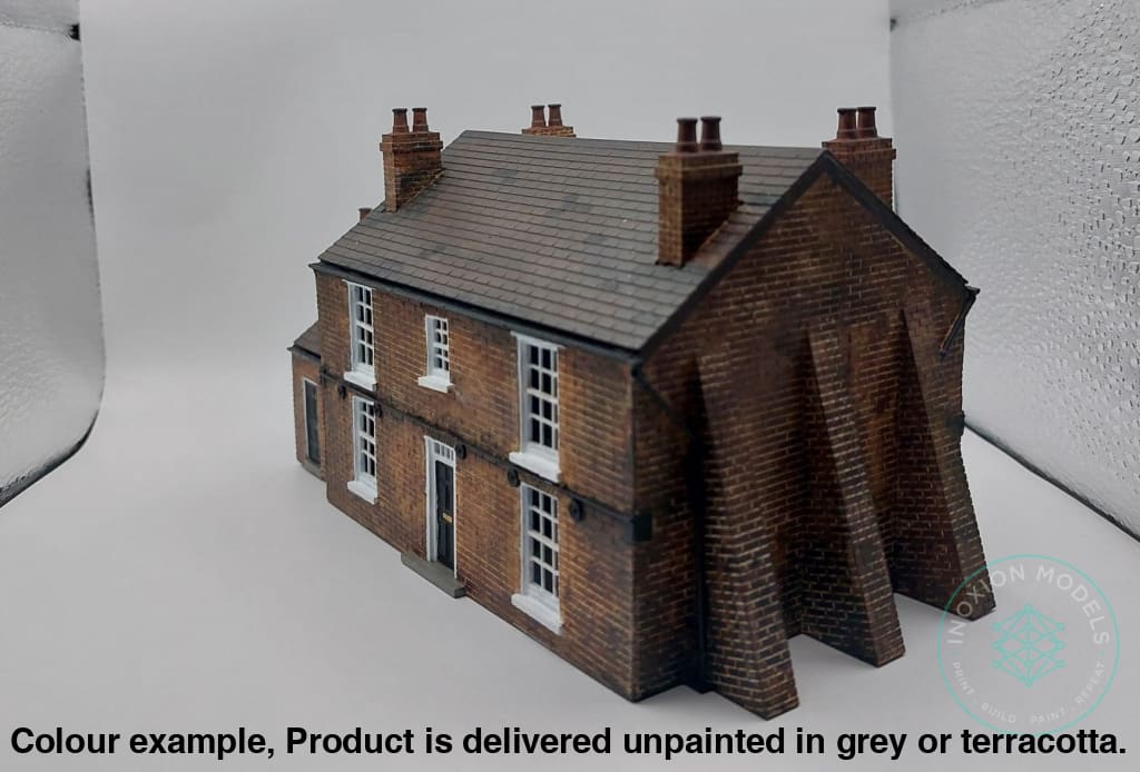 FM104 – The Crooked House Pub OO/HO Scale