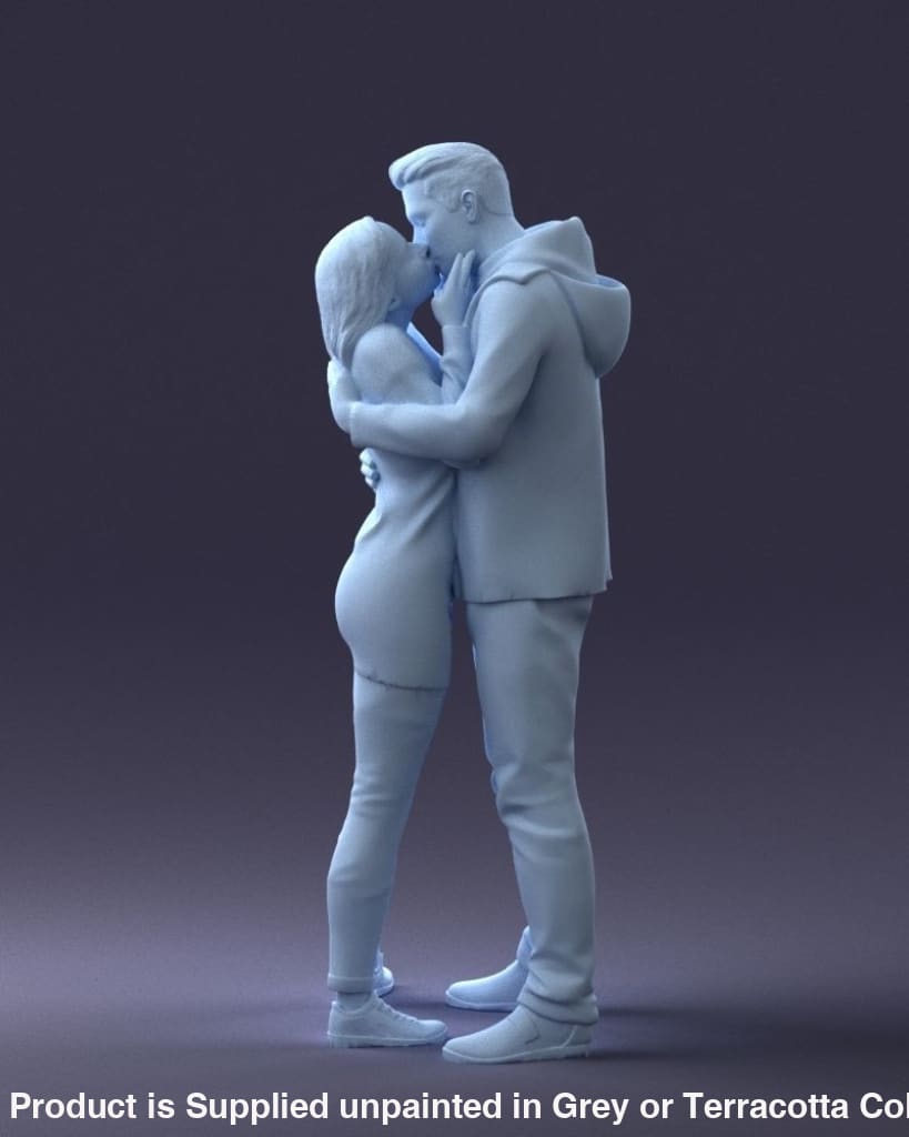 MM024 Young Kissing Couple