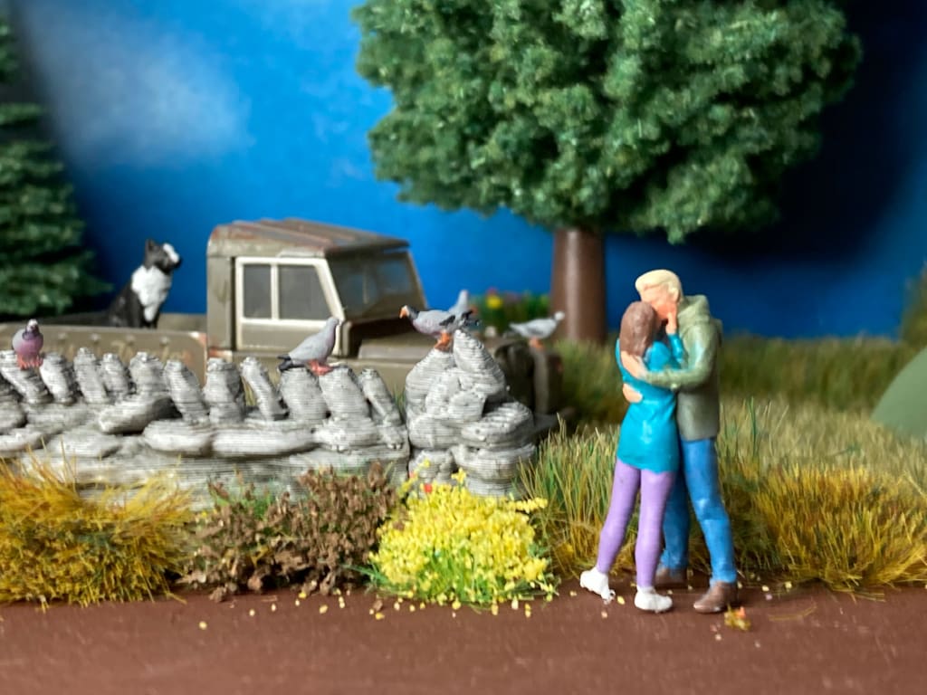 MM024 Young Kissing Couple