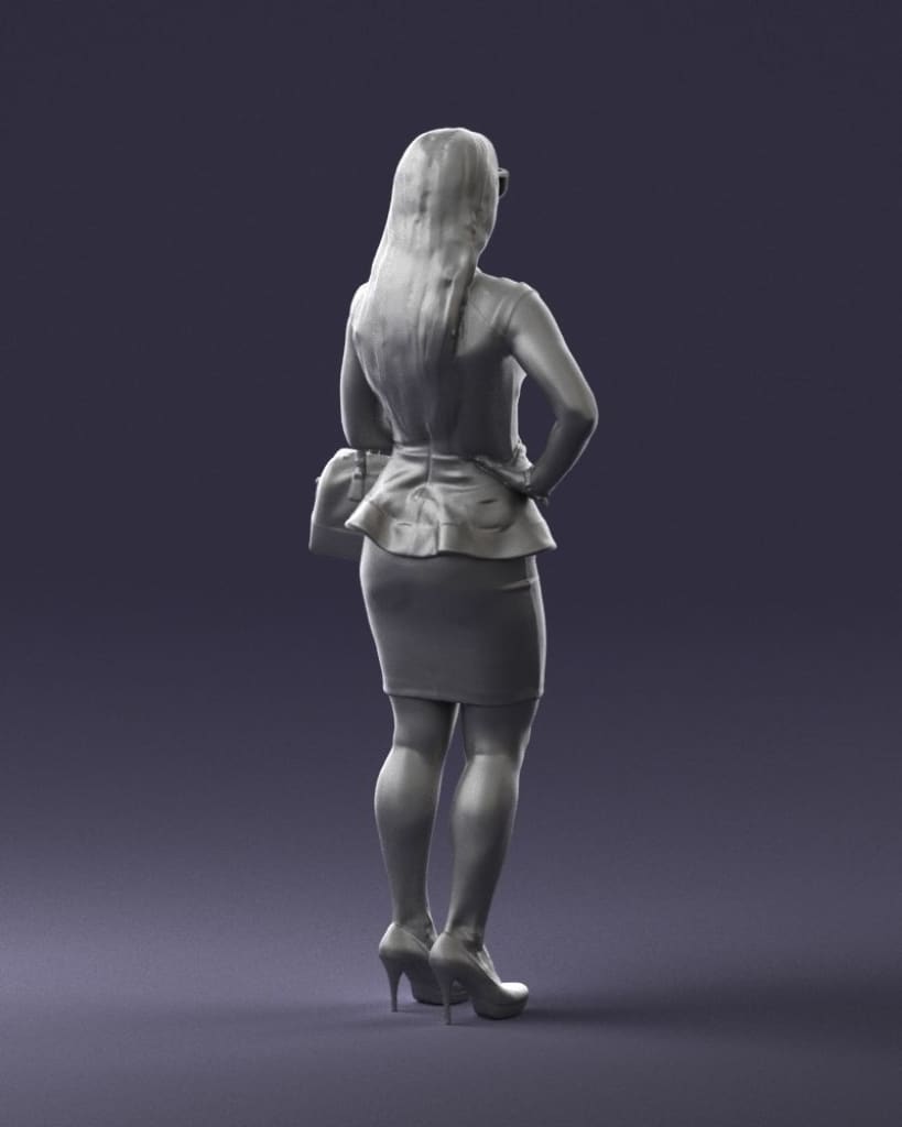 MM100 Glamorous Lady With Bag